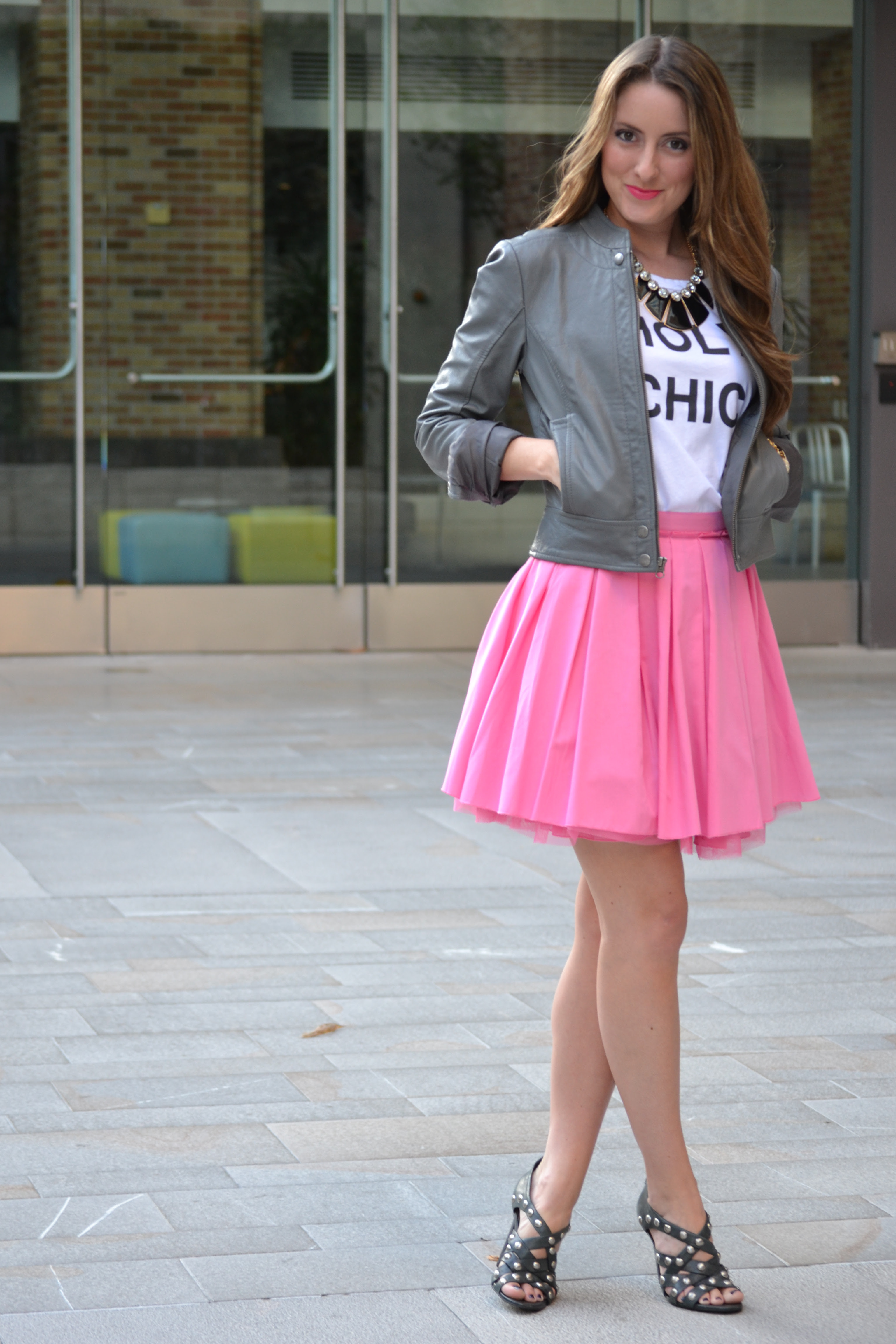 Street Fashion; The Guide to Fabulous How to Wear a Pleated SkirtThe Pleat Cheat Sheet