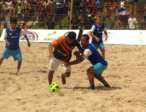 Datinha, defende Totóia, na final do Maranhense de beach soccer contra Humberto de Campos (Foto: Divulgação/Paulo de Tarso Jr.) Datinha, defende Totóia, na final do Maranhense de beach soccer contra Humberto de Campos (Foto: Divulgação/Paulo de Tarso Jr.)