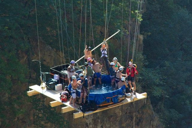 Η πιο παράξενη και πιο Παράφρων Hot Tub Ever Η πιο παράξενη και πιο Παράφρων Hot Tub Ever