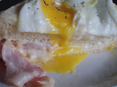 Canelé, croque madame