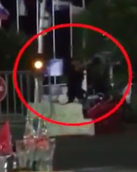 Drama: A polícia se aproximou do camião de todos os lados e disparou através das portas de pára-brisas e laterais e antes de ser morto