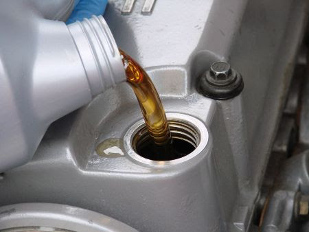 Cách thay dầu nhớt cho ô tô trong vòng một nốt nhạc - Bluechem - Chăm sóc và bảo vệ động cơ chuyên nghiệp
