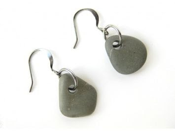 http://www.pinterest.com/pin/58828338856556566/ grey-river-rocks-sell
