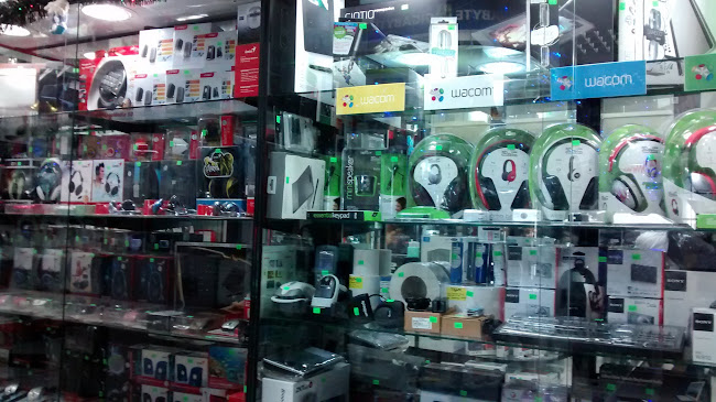 Centro Comercial Compupalace, Av. Petit Thouars 5356, Miraflores 15074, Perú