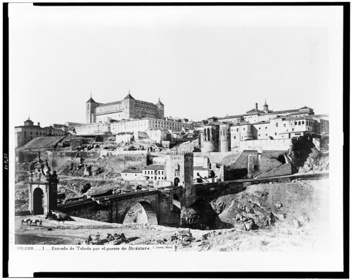Puente de Alcántara y Alcázar de Toledo en el siglo XIX. Fotografía de Jean Laurent. The Library of Congress of the United States of America