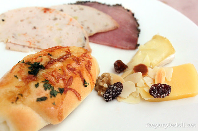 Plate 05 Cheese, Coldcuts and Bread