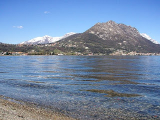 Una splendida giornata di sole a inizio primavera sul lago di Garlate
