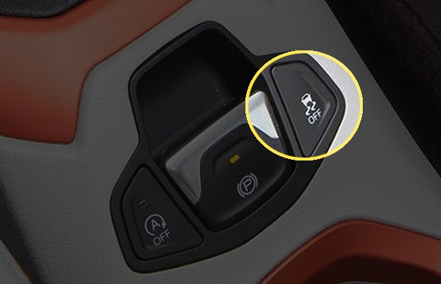 Botão que indica desligamento do ESC no Jeep Renegade (Foto: Chrysler)