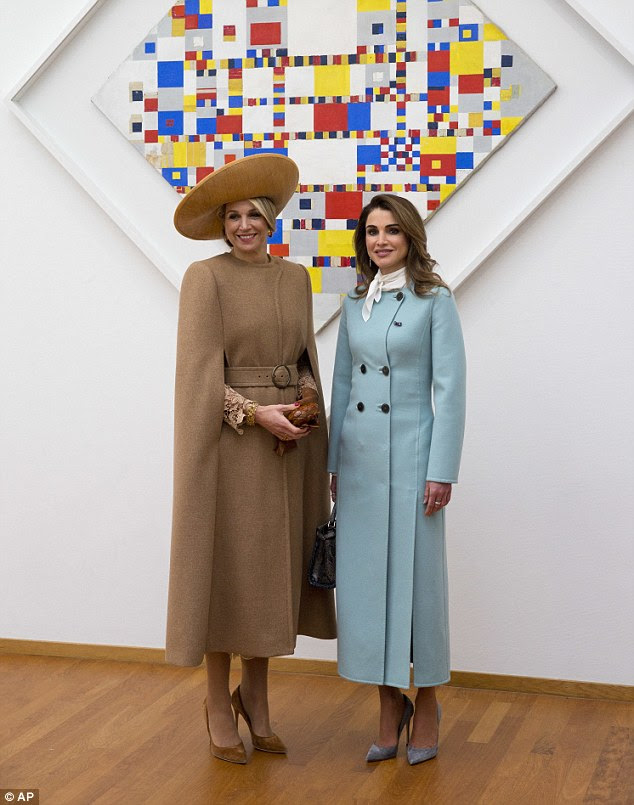 No começo do dia, o casal teve uma turnê do Gemeentemuseum em Haia