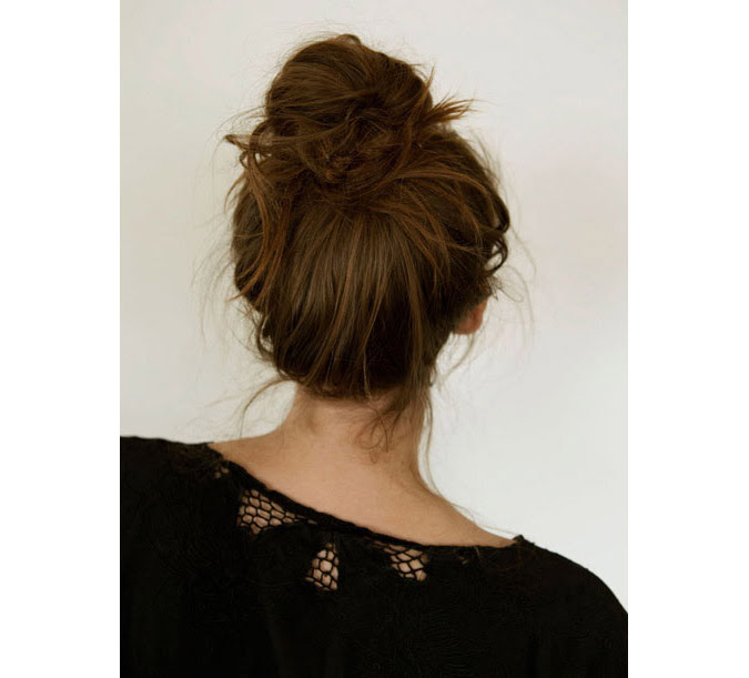 12-french-bun-hair-how-to_sm[1]
