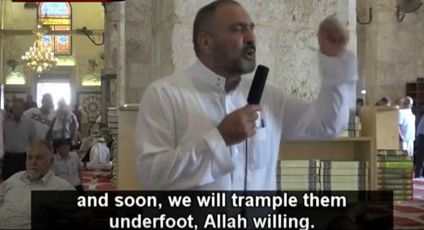 Sheikh Muhammad Ayed, a top Islamic cleric, gave a speech at the Al-Aqsa Mosque in Jerusalem commanding migrants heading to Europe to breed in overwhelming numbers. (Image: YouTube, MEMRI-TV)