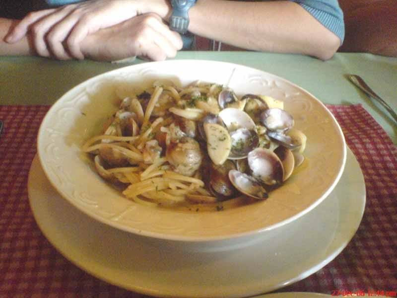 Pezintine clam spaghetti