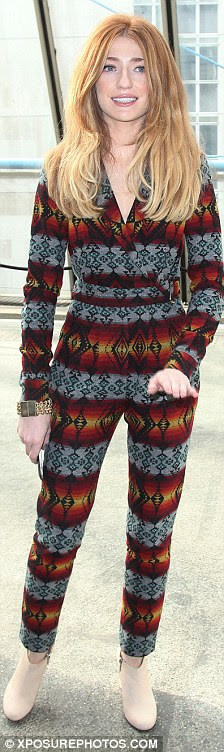 http://i.dailymail.co.uk/i/pix/2011/09/18/article-2038945-0DF6E94100000578-590_224x752.jpg
