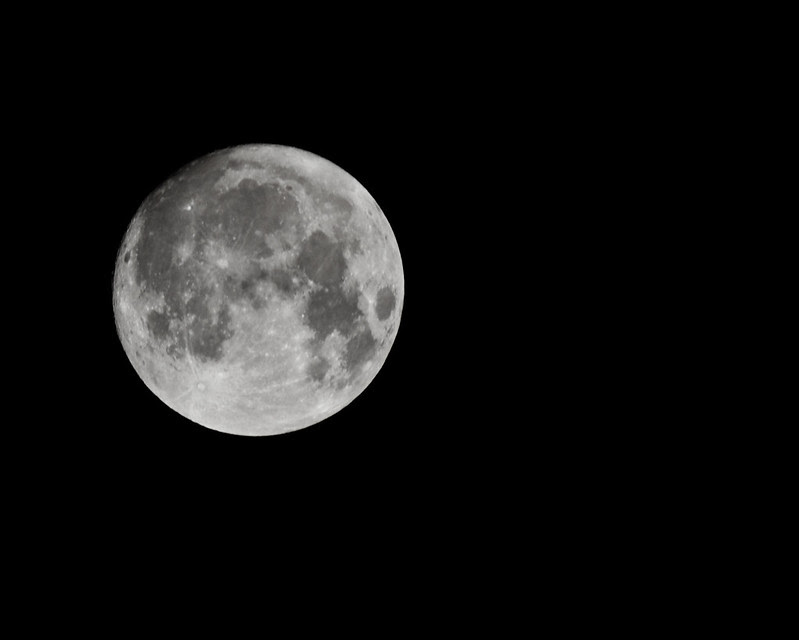 Moon Chasing with Tamron SP 500mm f/8.0 adaptall-2 mirror lens (55BB) and Pentax K-5
