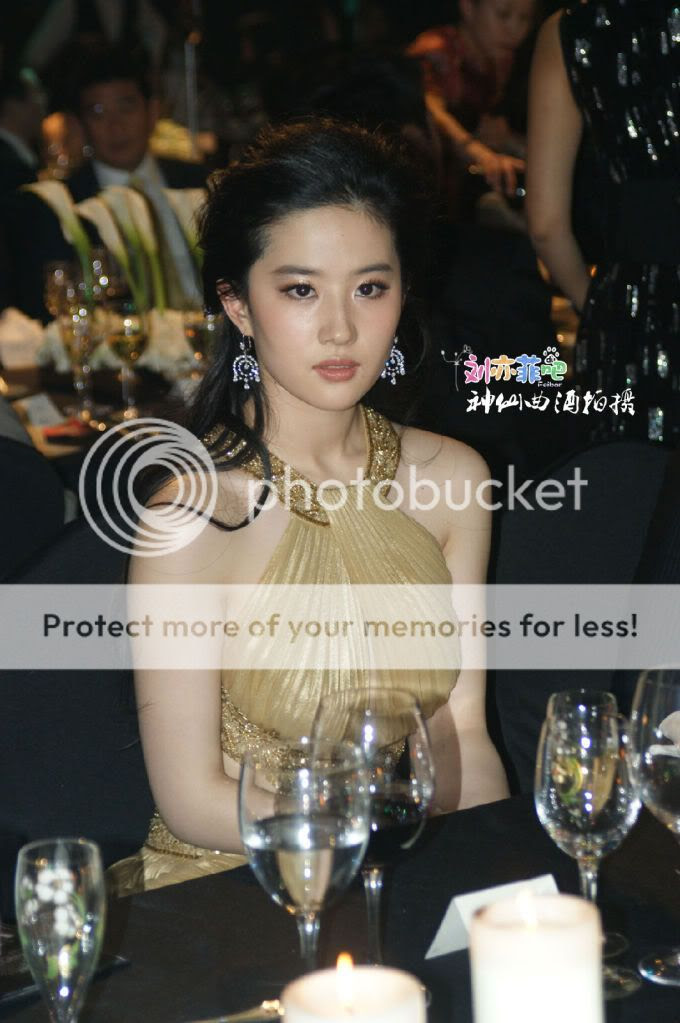 Lưu Diệc Phi ngày càng gợi cảm