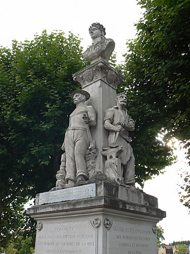 montceau les mines monument aux mineurs, veuves et orphelins 1.jpg
