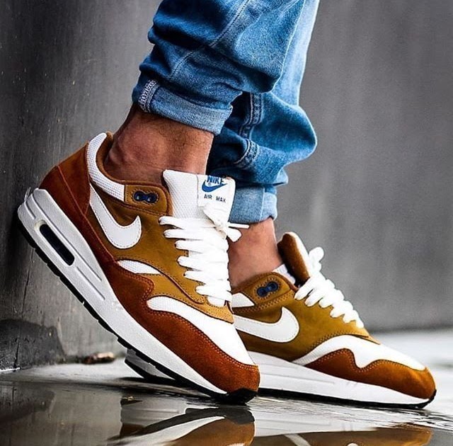 sneaker for business casual