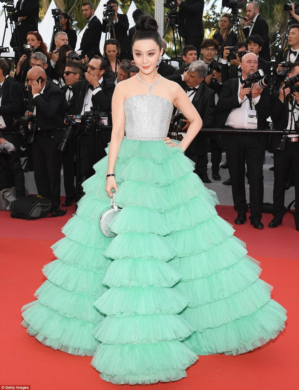 Procurando hortelã! Fan Bing Bing deslumbrou em um corpete prateado de lantejoulas que brilhou em uma saia de tule verde mentaÂ