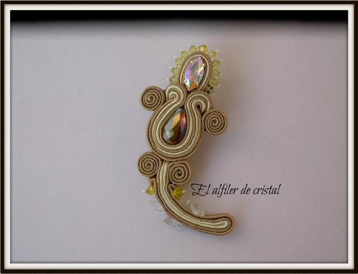 http://www.pinterest.com/pin/58828338856821637/ http://elalfilerdecristal.blogspot.com.es/search/label/soutache