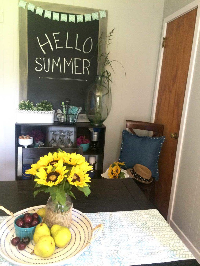 Check out this beautiful dining room sunflower centerpiece. And that big chalkboard in the background is so neat!