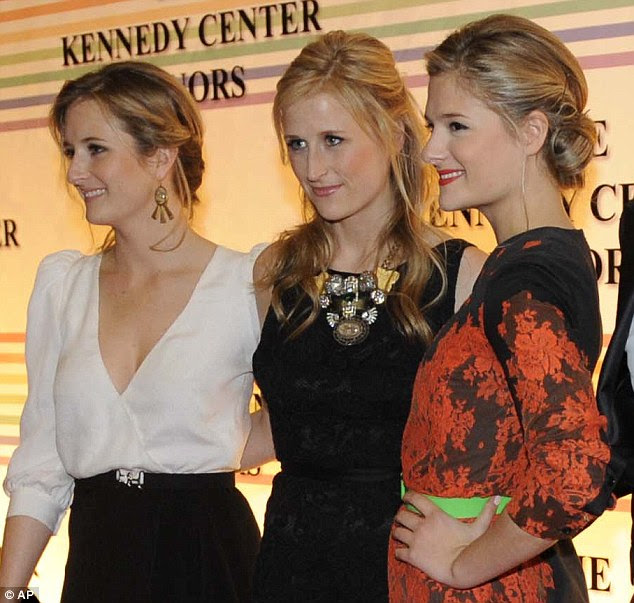 http://i.dailymail.co.uk/i/pix/2011/12/05/article-0-0F0DFED000000578-587_634x603.jpg