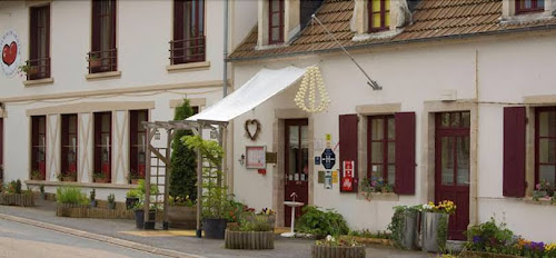 hôtels Logis Hôtel Au Coeur de Meaulne Meaulne-Vitray