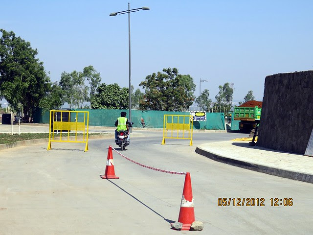 Entrance Boulevard - 6 lane concrete road with, footpath, cycle tract, trees & landscaping - Development in the 1st Year - Kolte-Patil Life Republic Marunji, Hinjewadi - Kasarsai Road, Pune 411057