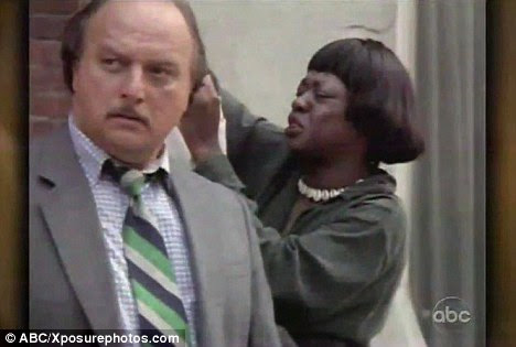 No fundo: Viola Davis é a um Oscar por seu papel na ajuda, mas ela costumava estar em segundo plano