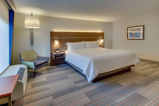 Holiday Inn Express & Suites Atlanta N-Perimeter Mall Area, an IHG Hotel image 2