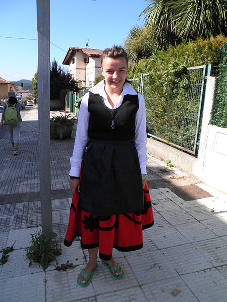 File:Girl traditional costume basque 001.jpg