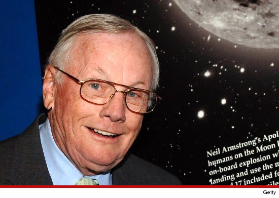 #BREAKINGNEWS Neil Armstrong Dies At 82