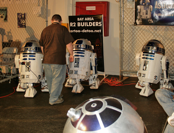 Maker Faire R2D2s