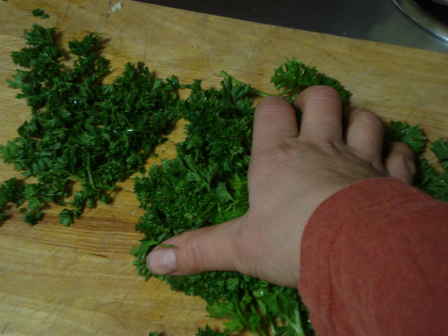 03 finely chopped parsley