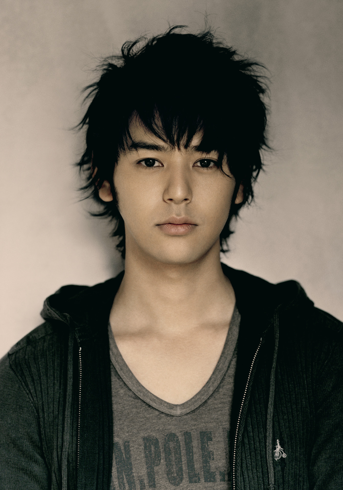 俳優 パーマ