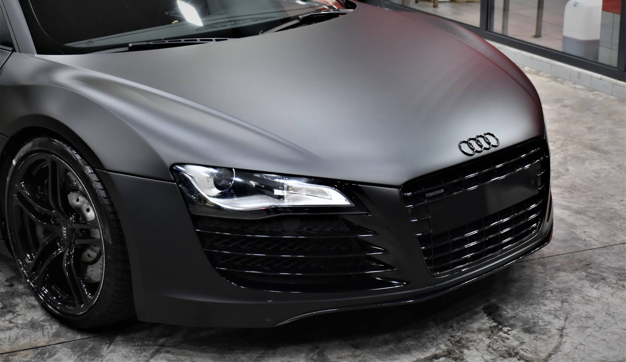 Ауди r8 чёрная глянцевая