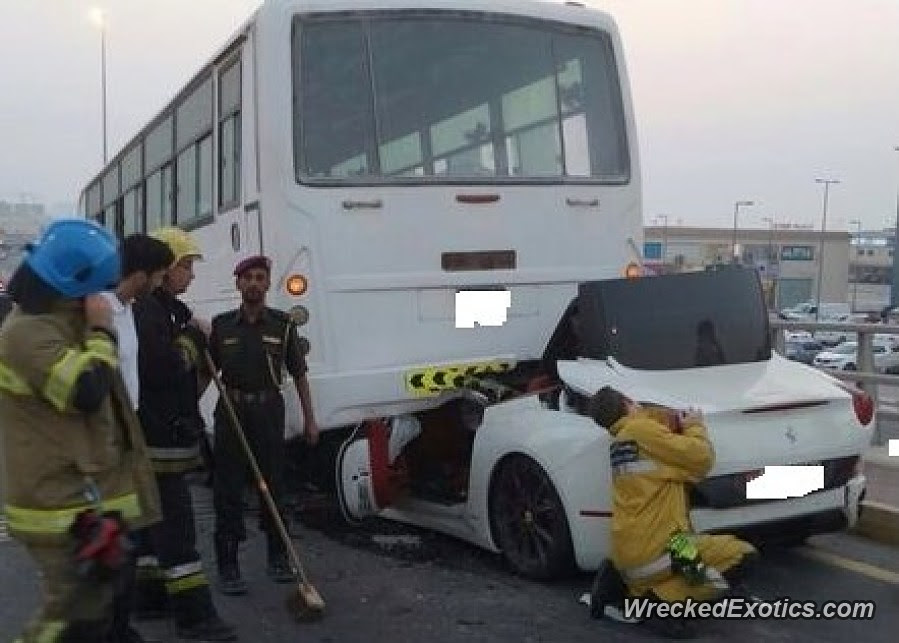 Ferrari California vs Bus in Ajman--Bus WINS! Ferrari California vs Bus in Ajman--Bus WINS!