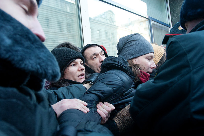 Геи против "Православных" у Думы. Часть 3