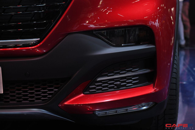 HOT: Cận cảnh chi tiết ngoại - nội thất của 2 mẫu xe VinFast LUX A2.0 vừa ra mắt hoành tráng tại Paris Motor Show 2018 - Ảnh 3.