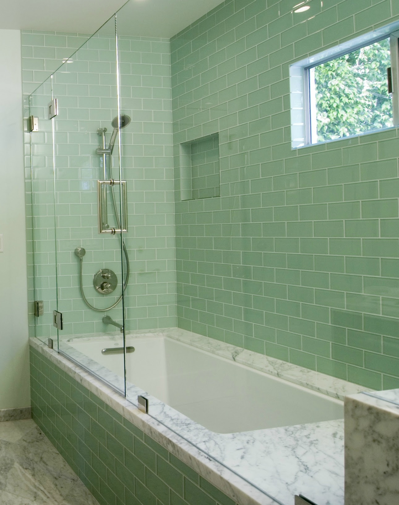 20 amazing pictures of bathroom makeovers with glass tile