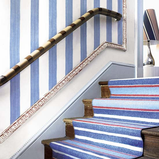 Hallway with striking stairs | Hallway design | Decorating ideas