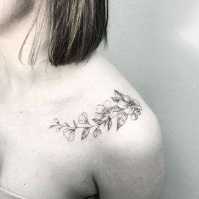 Julia Kleine Tattoos