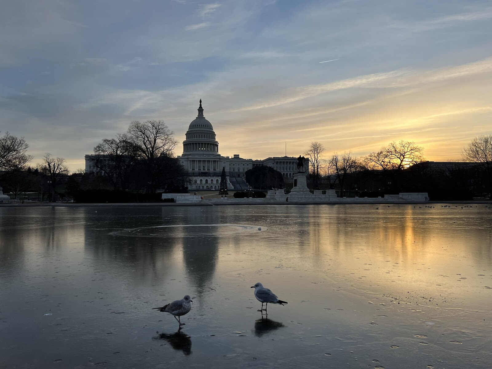 D.C.-area forecast: A frozen Saturday, with snow arriving Sunday afternoon, then changing to ice and rain