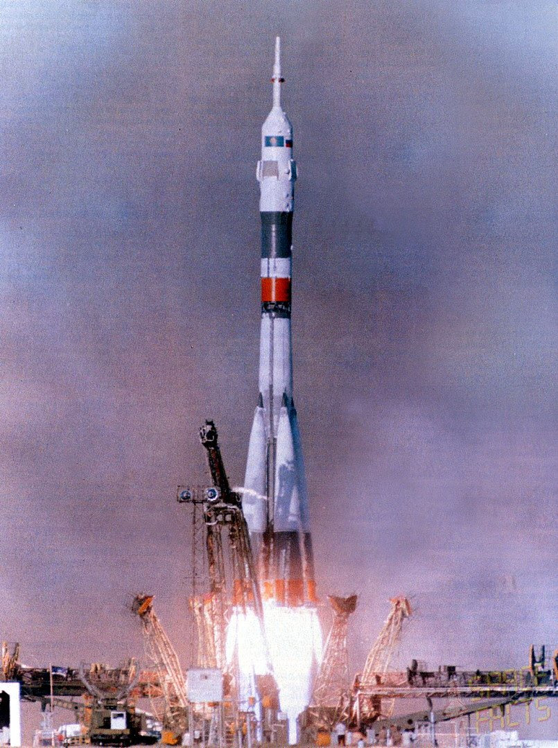 Jun01-1993-SoyuzTM17liftoff