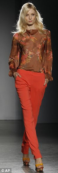 http://i.dailymail.co.uk/i/pix/2011/09/18/article-2038910-0DF7AE3700000578-389_196x581.jpg