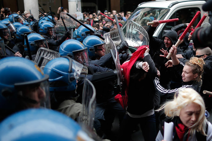 Anti-riot policemen clash with demonstrators in Turin during one of several rallies against unemployment and austerity in Italy for May Day, on May 1, 2014. (AFP Photo / Marco Bertorello)