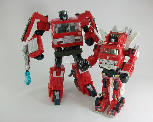 Transformers Inferno Classics Henkei vs G1 - modo robot