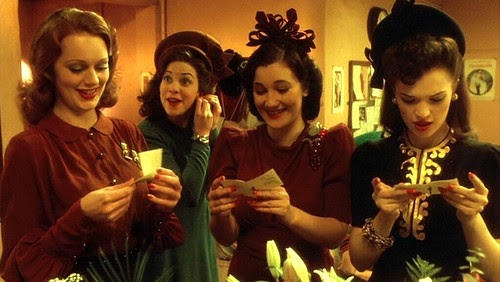 mrshendersonpresents_dressingroom_girls_readingnotes