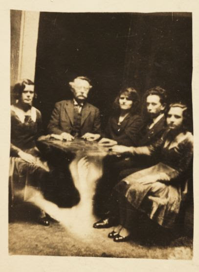 Retro Ghost Photos (22 pics) Retro Ghost Photos (22 pics)
