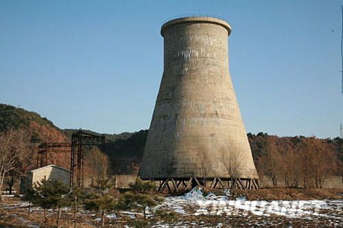 朝鲜宁边地区核设施冷却塔实景