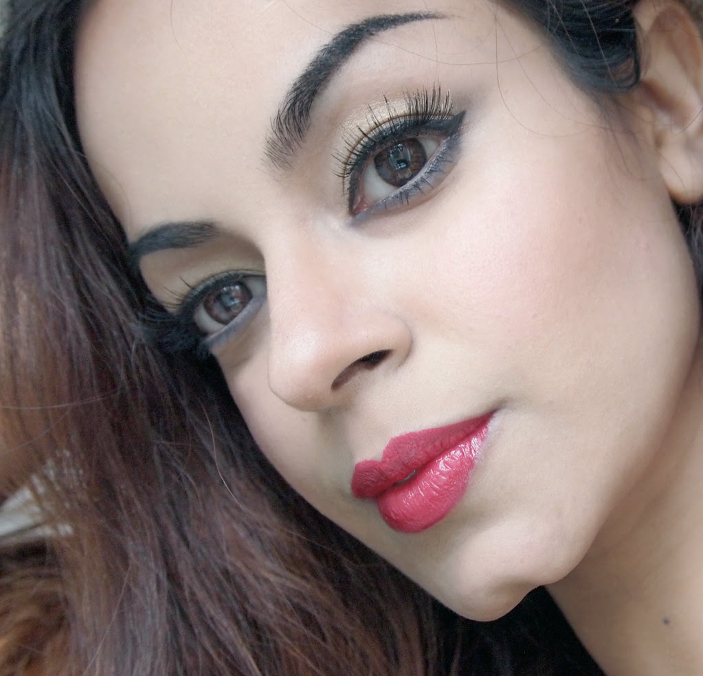 FOTD- Red Lips and Gold Eyes FOTD- Red Lips and Gold Eyes